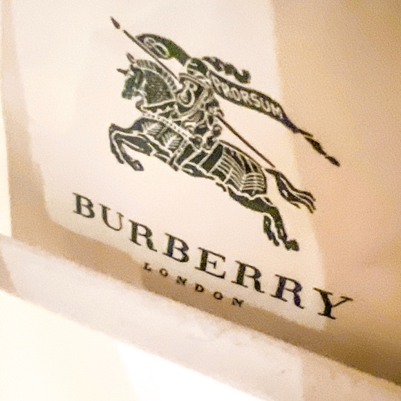 Burberry Trench Coat w/ruffled edges White / Cream - Picture 7 of 8